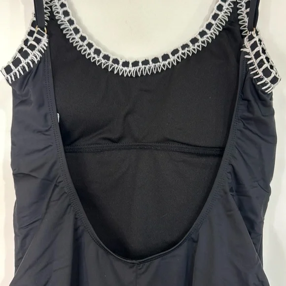 Gianni Bini EUC Swimsuit Black with White Trim Low Back Size Medium - Picture 14 of 16